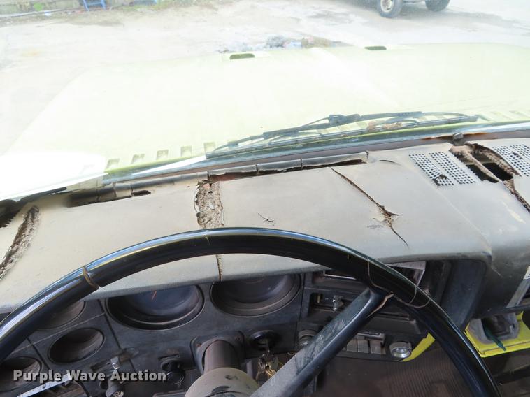 image for item DD6179 1988 GMC 7000 box truck