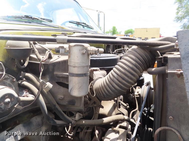 image for item DD6179 1988 GMC 7000 box truck