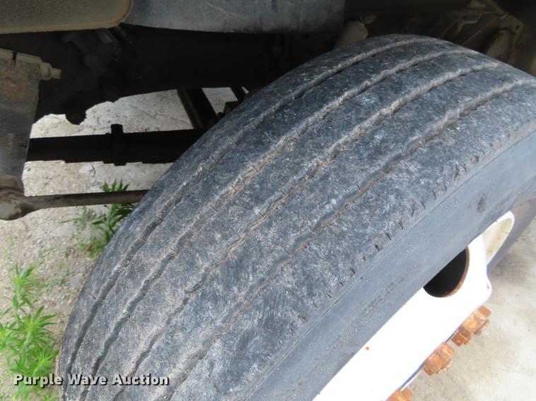 image for item DD6179 1988 GMC 7000 box truck