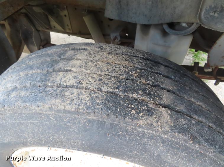 image for item DD6179 1988 GMC 7000 box truck