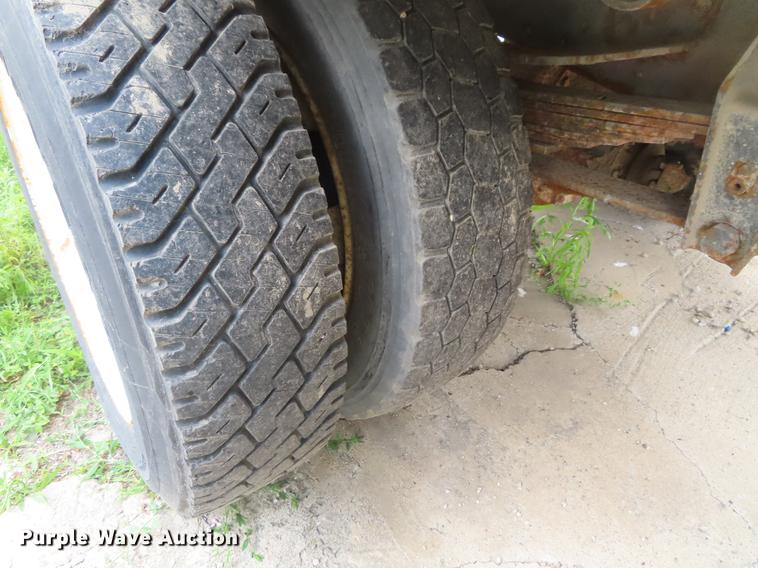 image for item DD6179 1988 GMC 7000 box truck