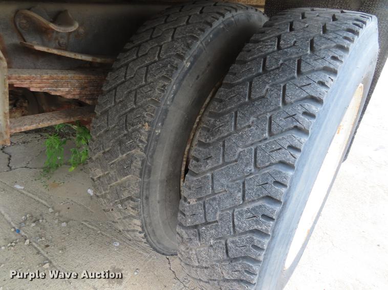 image for item DD6179 1988 GMC 7000 box truck