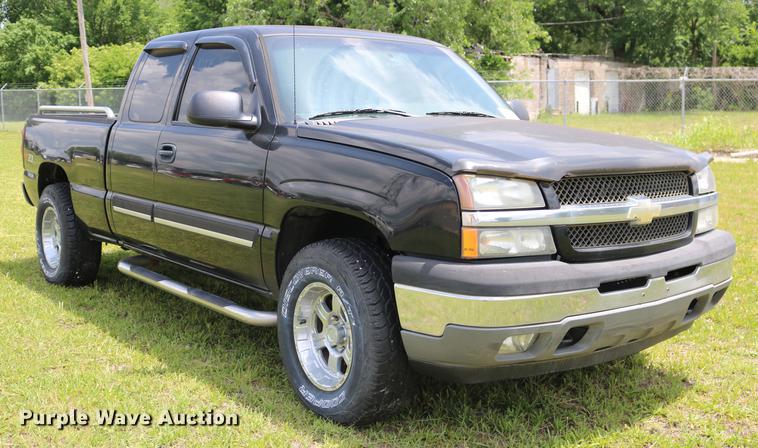 image for item DD8226 2005 Chevrolet Silverado 1500 Ext. Cab pickup truck