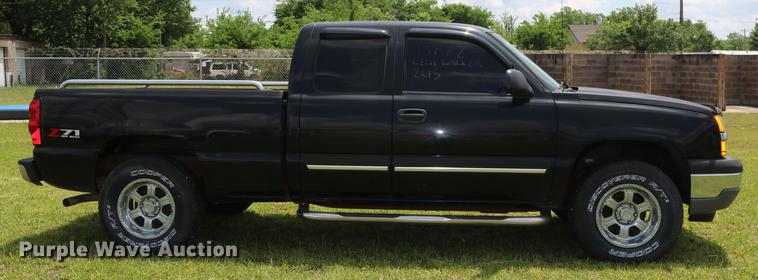 image for item DD8226 2005 Chevrolet Silverado 1500 Ext. Cab pickup truck