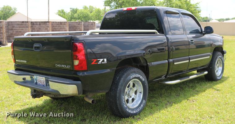 image for item DD8226 2005 Chevrolet Silverado 1500 Ext. Cab pickup truck