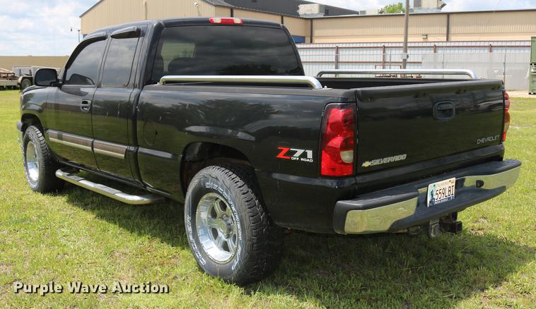 image for item DD8226 2005 Chevrolet Silverado 1500 Ext. Cab pickup truck