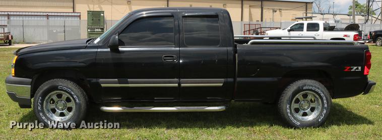 image for item DD8226 2005 Chevrolet Silverado 1500 Ext. Cab pickup truck