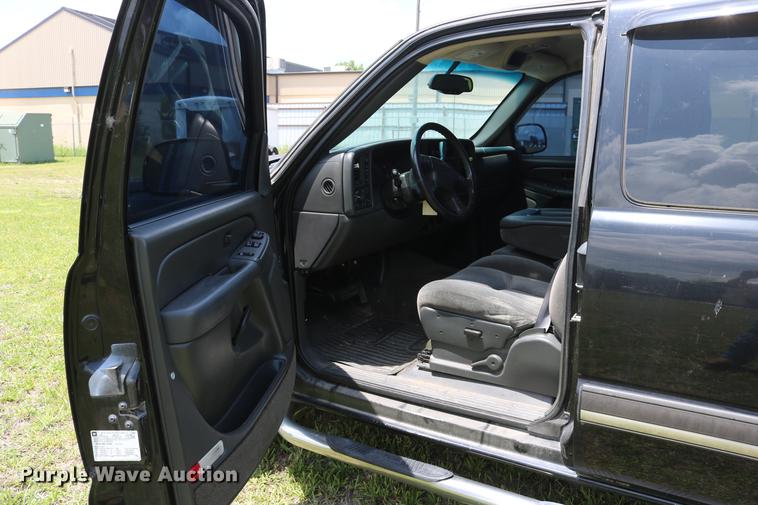image for item DD8226 2005 Chevrolet Silverado 1500 Ext. Cab pickup truck
