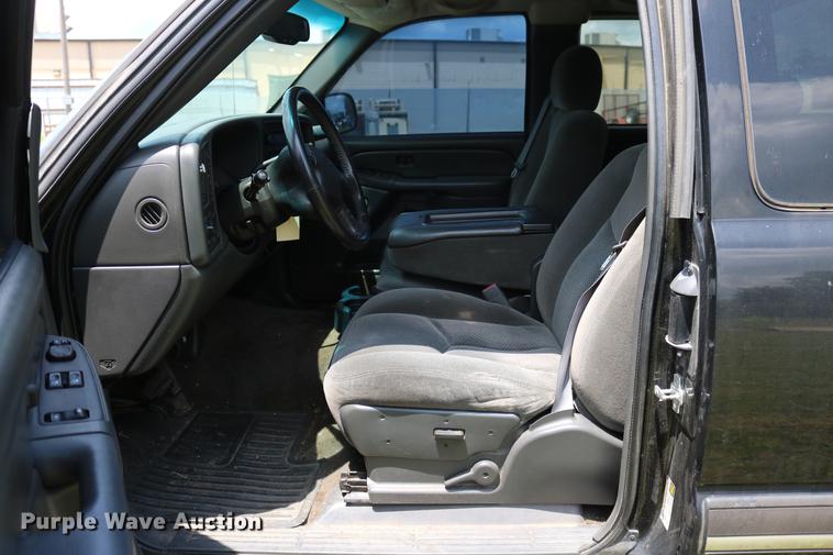 image for item DD8226 2005 Chevrolet Silverado 1500 Ext. Cab pickup truck