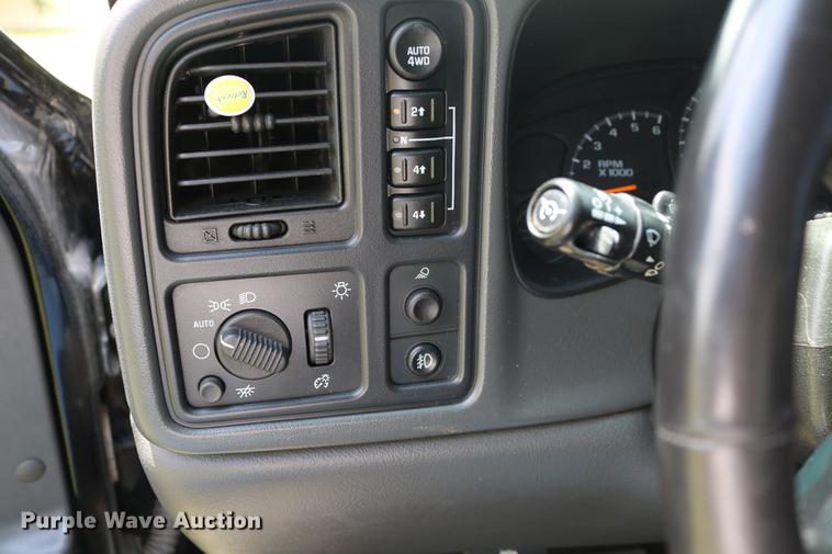 image for item DD8226 2005 Chevrolet Silverado 1500 Ext. Cab pickup truck