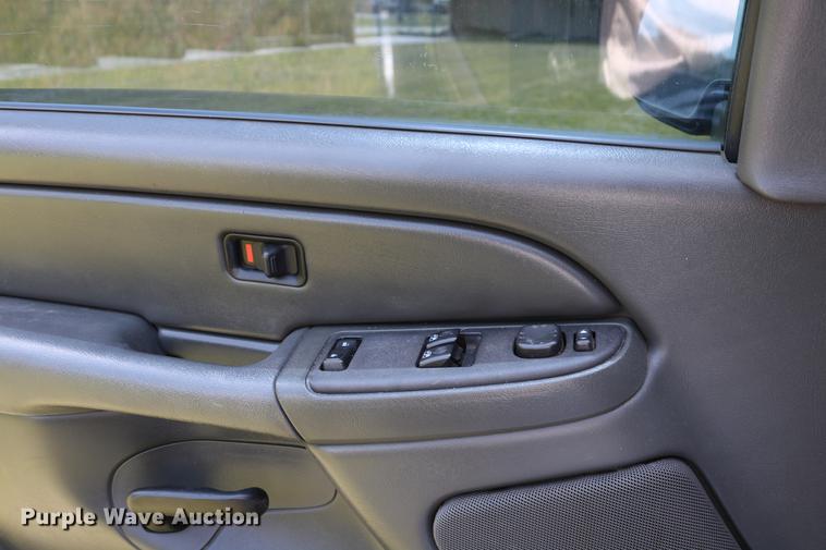 image for item DD8226 2005 Chevrolet Silverado 1500 Ext. Cab pickup truck