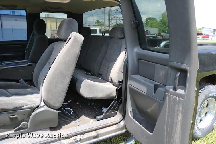 image for item DD8226 2005 Chevrolet Silverado 1500 Ext. Cab pickup truck
