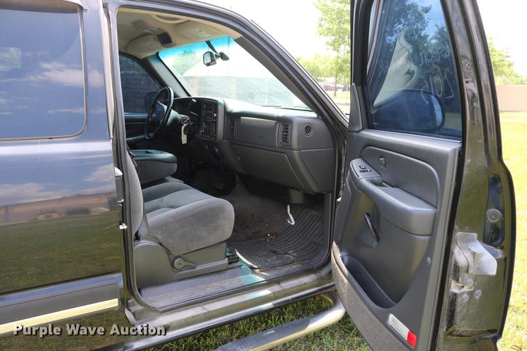 image for item DD8226 2005 Chevrolet Silverado 1500 Ext. Cab pickup truck