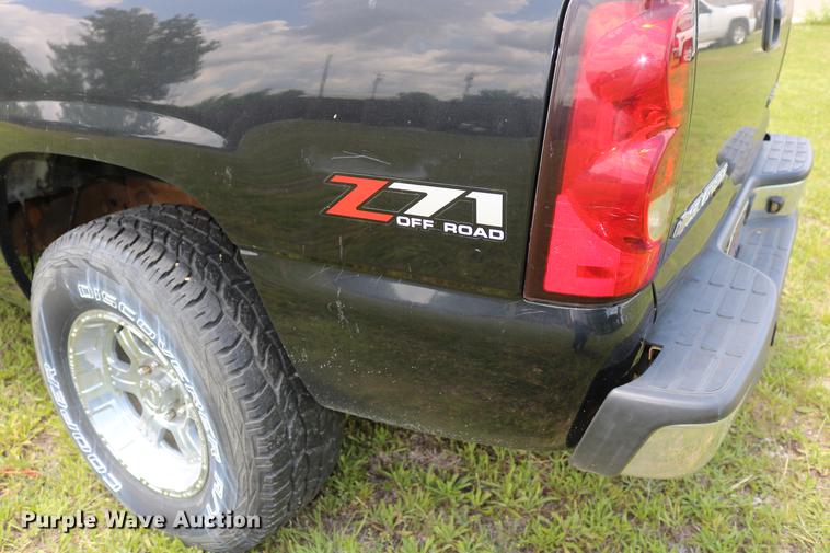image for item DD8226 2005 Chevrolet Silverado 1500 Ext. Cab pickup truck
