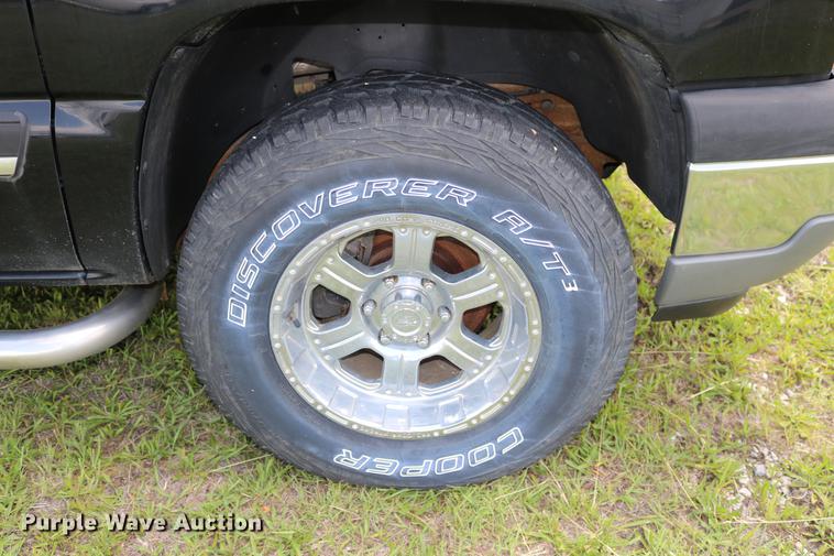 image for item DD8226 2005 Chevrolet Silverado 1500 Ext. Cab pickup truck