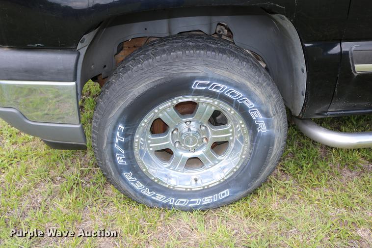 image for item DD8226 2005 Chevrolet Silverado 1500 Ext. Cab pickup truck