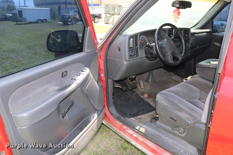 image for item DD8233 2003 GMC Sierra 1500 Ext. Cab pickup truck