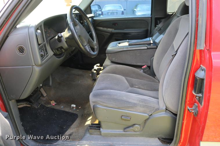 image for item DD8233 2003 GMC Sierra 1500 Ext. Cab pickup truck