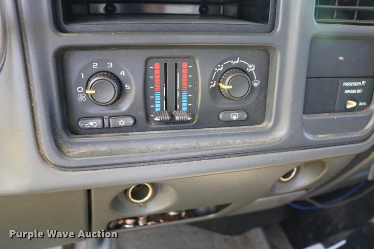 image for item DD8233 2003 GMC Sierra 1500 Ext. Cab pickup truck