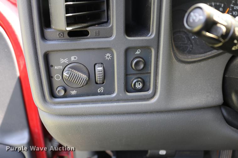 image for item DD8233 2003 GMC Sierra 1500 Ext. Cab pickup truck