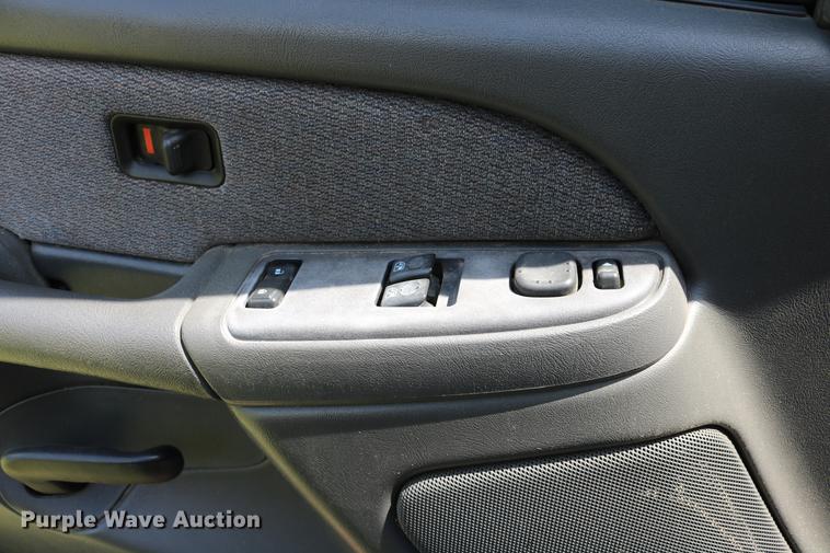 image for item DD8233 2003 GMC Sierra 1500 Ext. Cab pickup truck