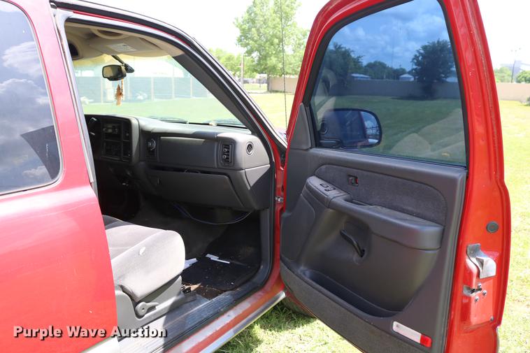 image for item DD8233 2003 GMC Sierra 1500 Ext. Cab pickup truck