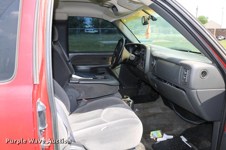 image for item DD8233 2003 GMC Sierra 1500 Ext. Cab pickup truck