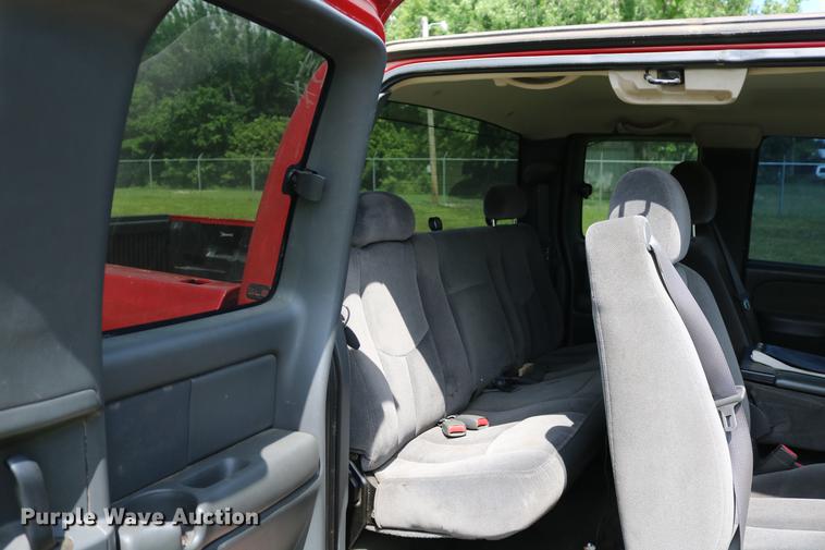 image for item DD8233 2003 GMC Sierra 1500 Ext. Cab pickup truck