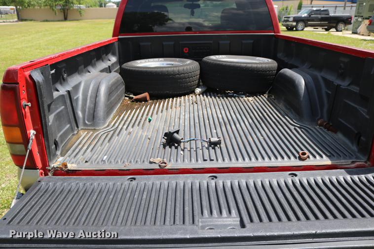 image for item DD8233 2003 GMC Sierra 1500 Ext. Cab pickup truck