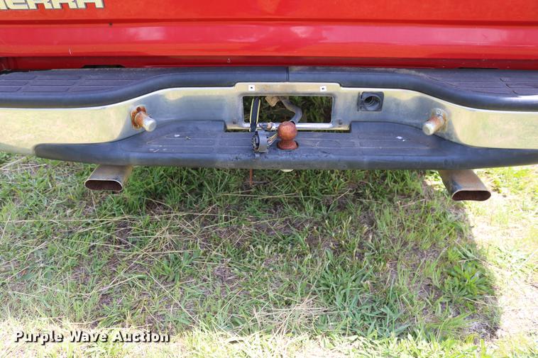 image for item DD8233 2003 GMC Sierra 1500 Ext. Cab pickup truck