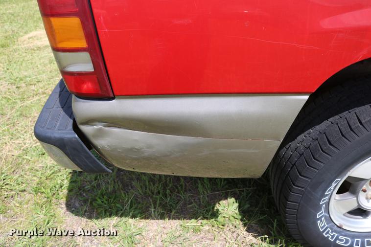 image for item DD8233 2003 GMC Sierra 1500 Ext. Cab pickup truck