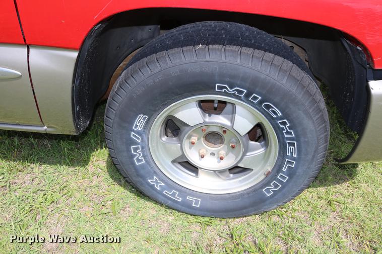 image for item DD8233 2003 GMC Sierra 1500 Ext. Cab pickup truck