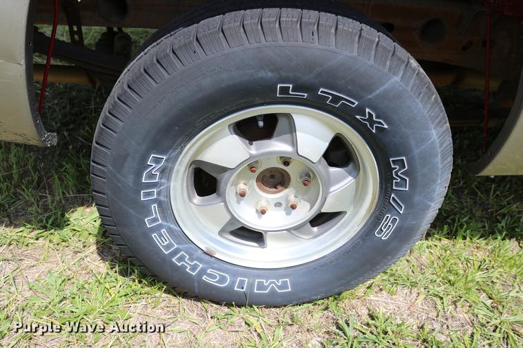 image for item DD8233 2003 GMC Sierra 1500 Ext. Cab pickup truck