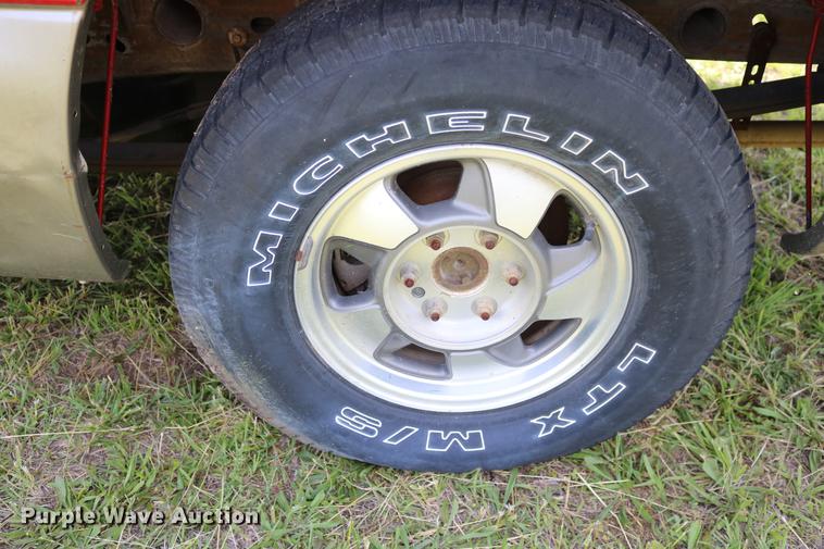 image for item DD8233 2003 GMC Sierra 1500 Ext. Cab pickup truck