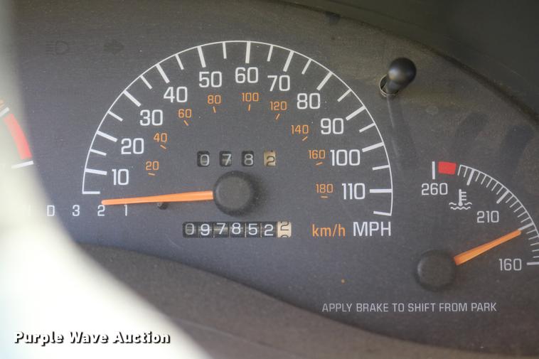 image for item DD8234 2002 Pontiac Grand Prix