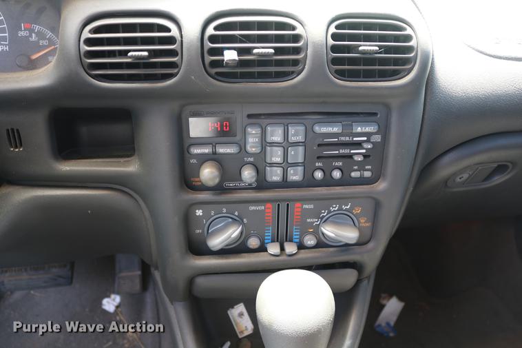 image for item DD8234 2002 Pontiac Grand Prix