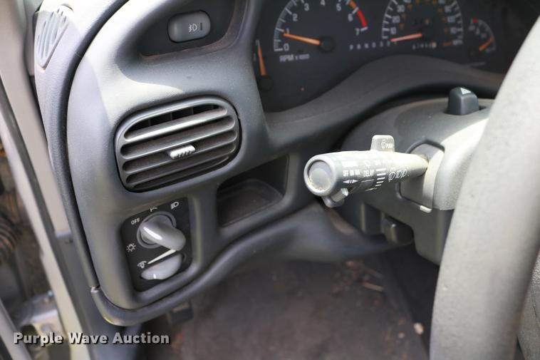 image for item DD8234 2002 Pontiac Grand Prix