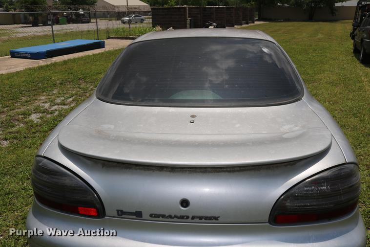 image for item DD8234 2002 Pontiac Grand Prix