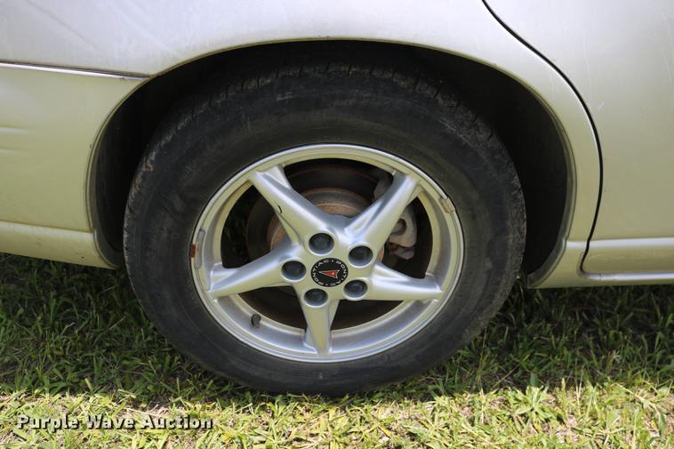 image for item DD8234 2002 Pontiac Grand Prix