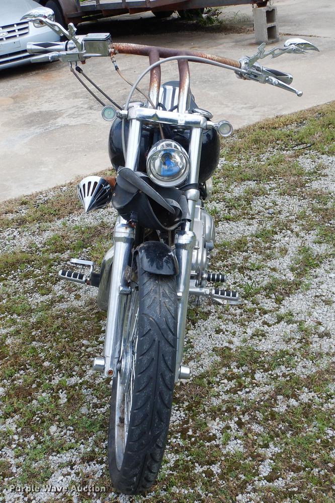 image for item DE3971 1992 Harley Davidson XL 883 motorcycle