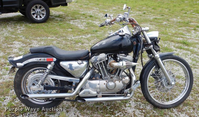 image for item DE3971 1992 Harley Davidson XL 883 motorcycle