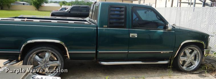 image for item DE3972 1997 Chevrolet C1500 pickup truck