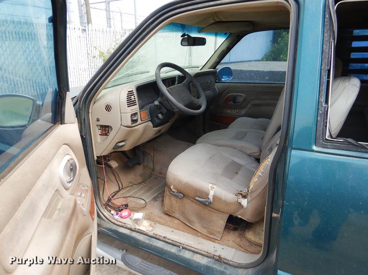 image for item DE3972 1997 Chevrolet C1500 pickup truck