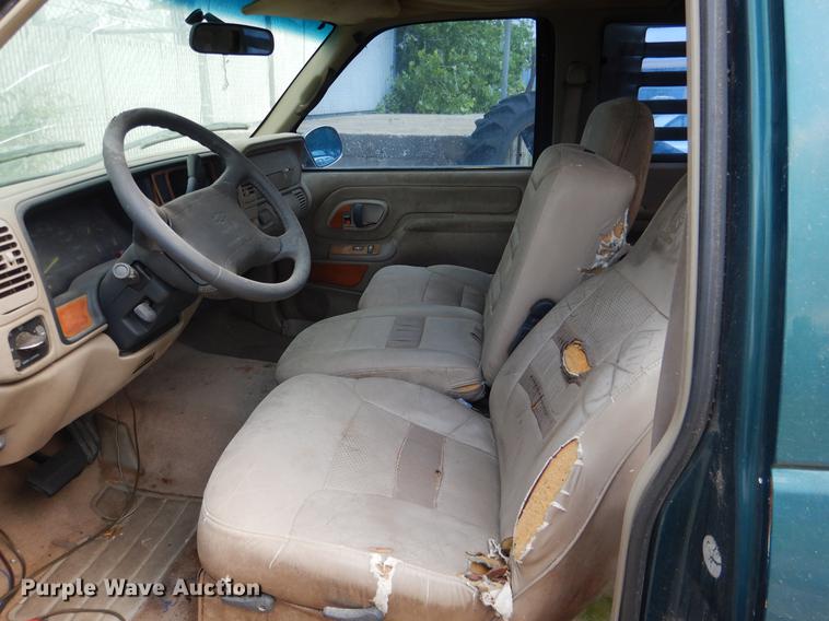 image for item DE3972 1997 Chevrolet C1500 pickup truck