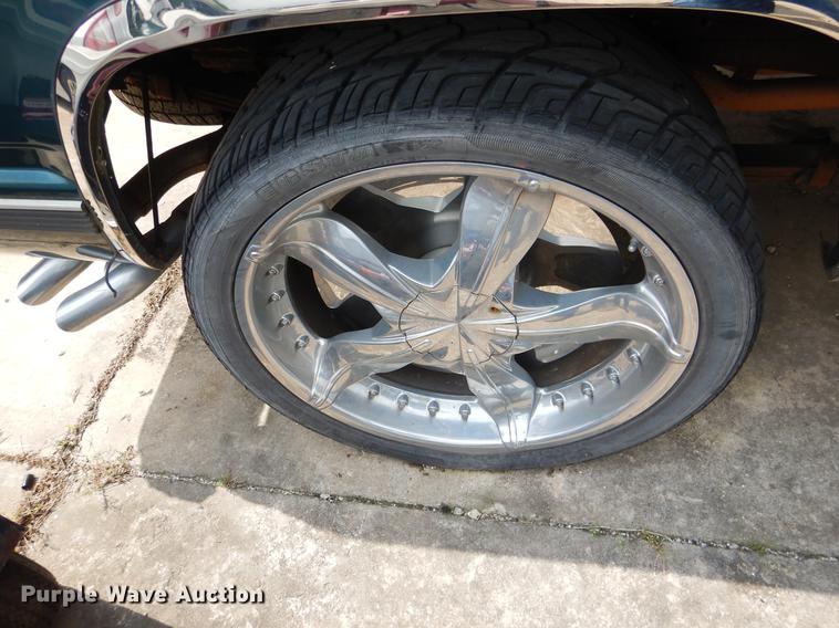 image for item DE3972 1997 Chevrolet C1500 pickup truck