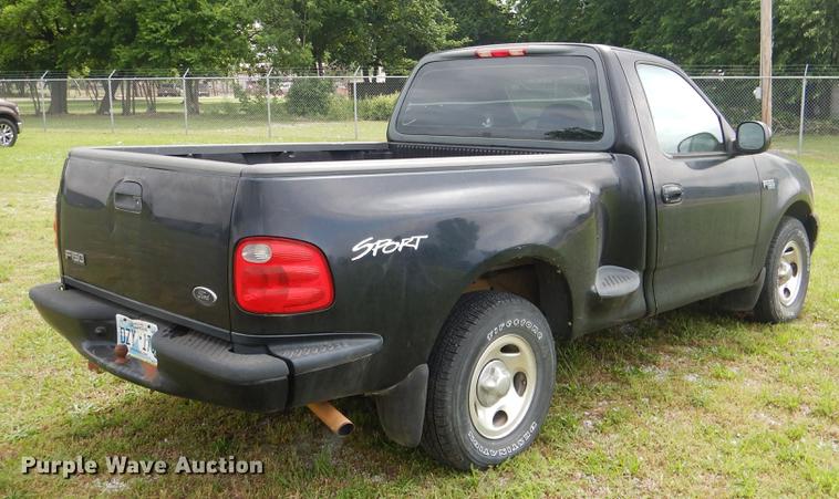 image for item DE3973 2003 Ford F150 pickup truck