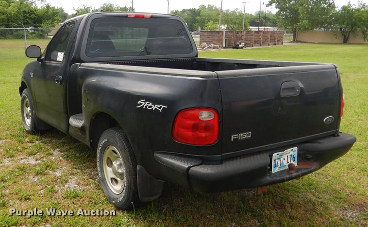 image for item DE3973 2003 Ford F150 pickup truck