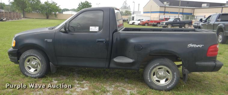 image for item DE3973 2003 Ford F150 pickup truck