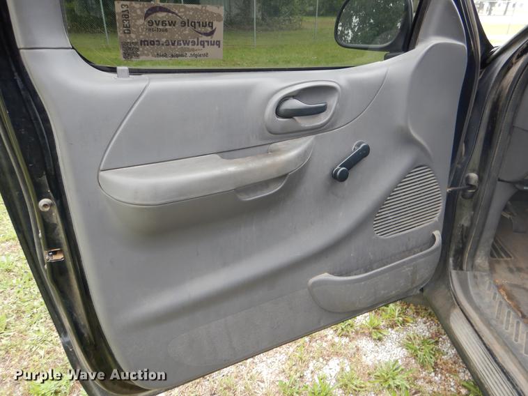 image for item DE3973 2003 Ford F150 pickup truck