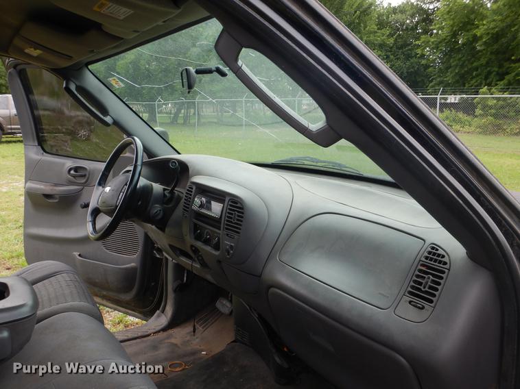 image for item DE3973 2003 Ford F150 pickup truck